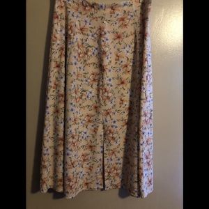Women’s Floral Skirt- 22/24W
